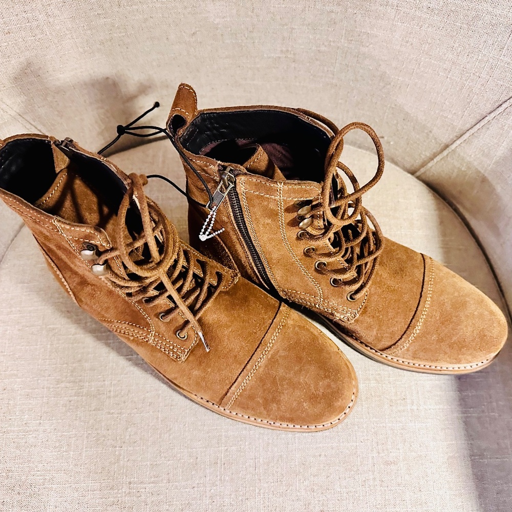 Brand New! Mens Frye Russell Lace-Up Suede Boots w side zipper in tan S-8 - Picture 4 of 13